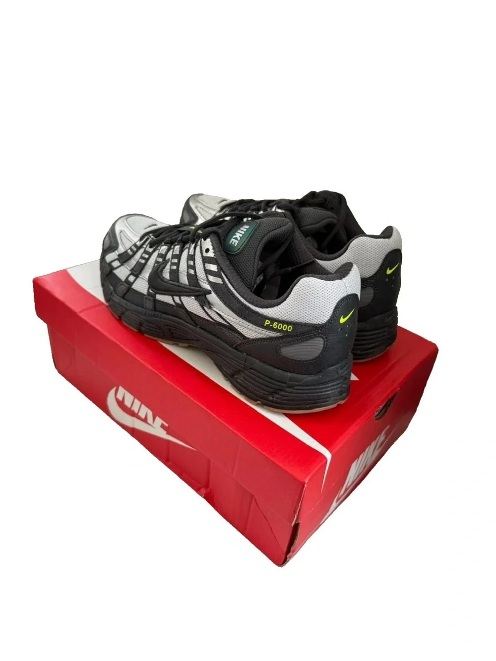 Nike Men’s Black and White Lace-Up Sneaker